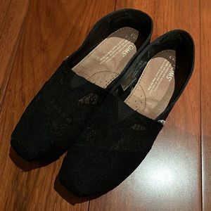 Black lace Toms